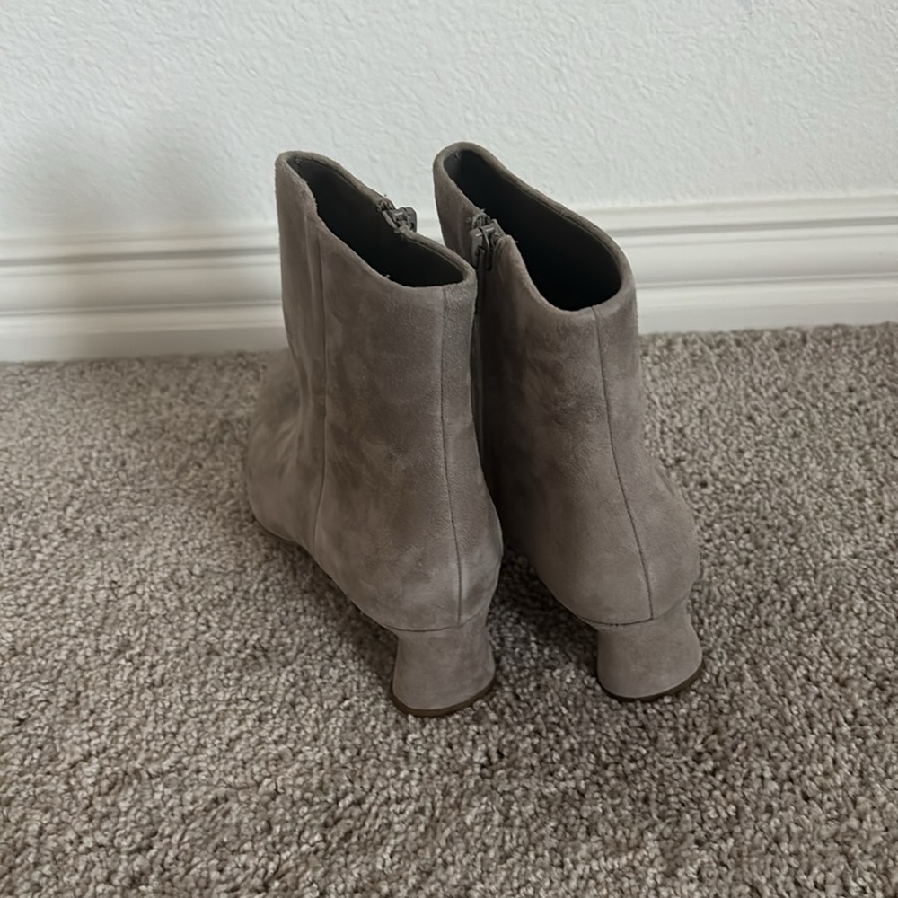 Vince "Hilda" smooth calf leather ankle booties - Picture 7 of 11